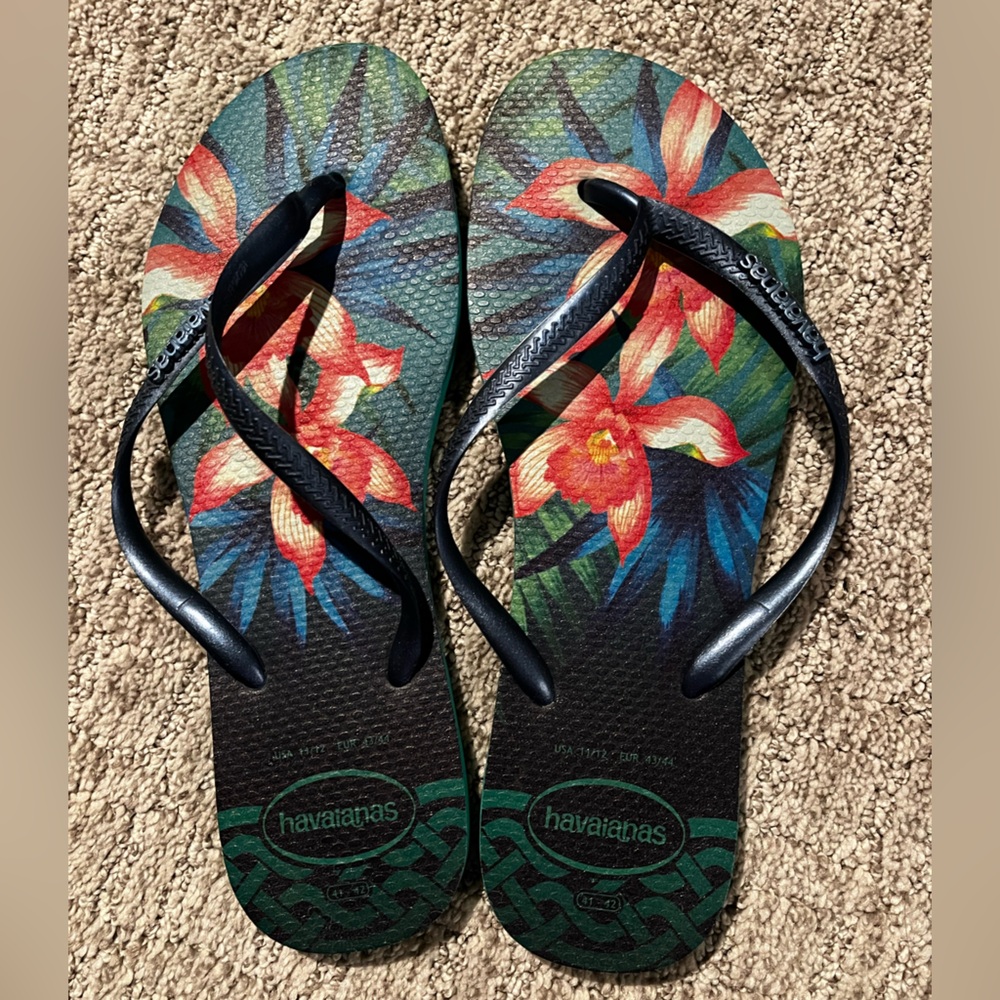 Havaianas flip flops size 11/12